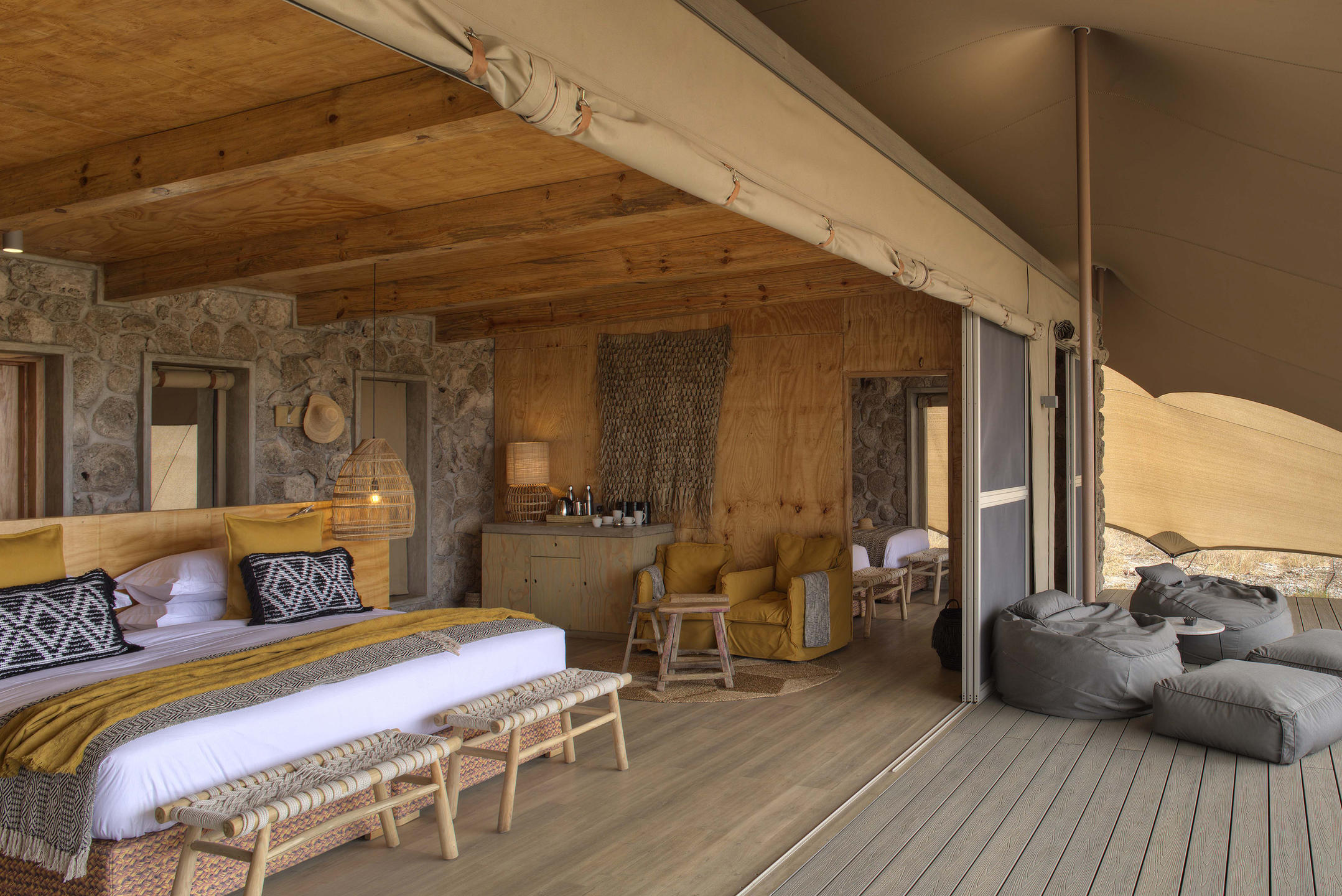 NAMIRI PLAINS CAMP