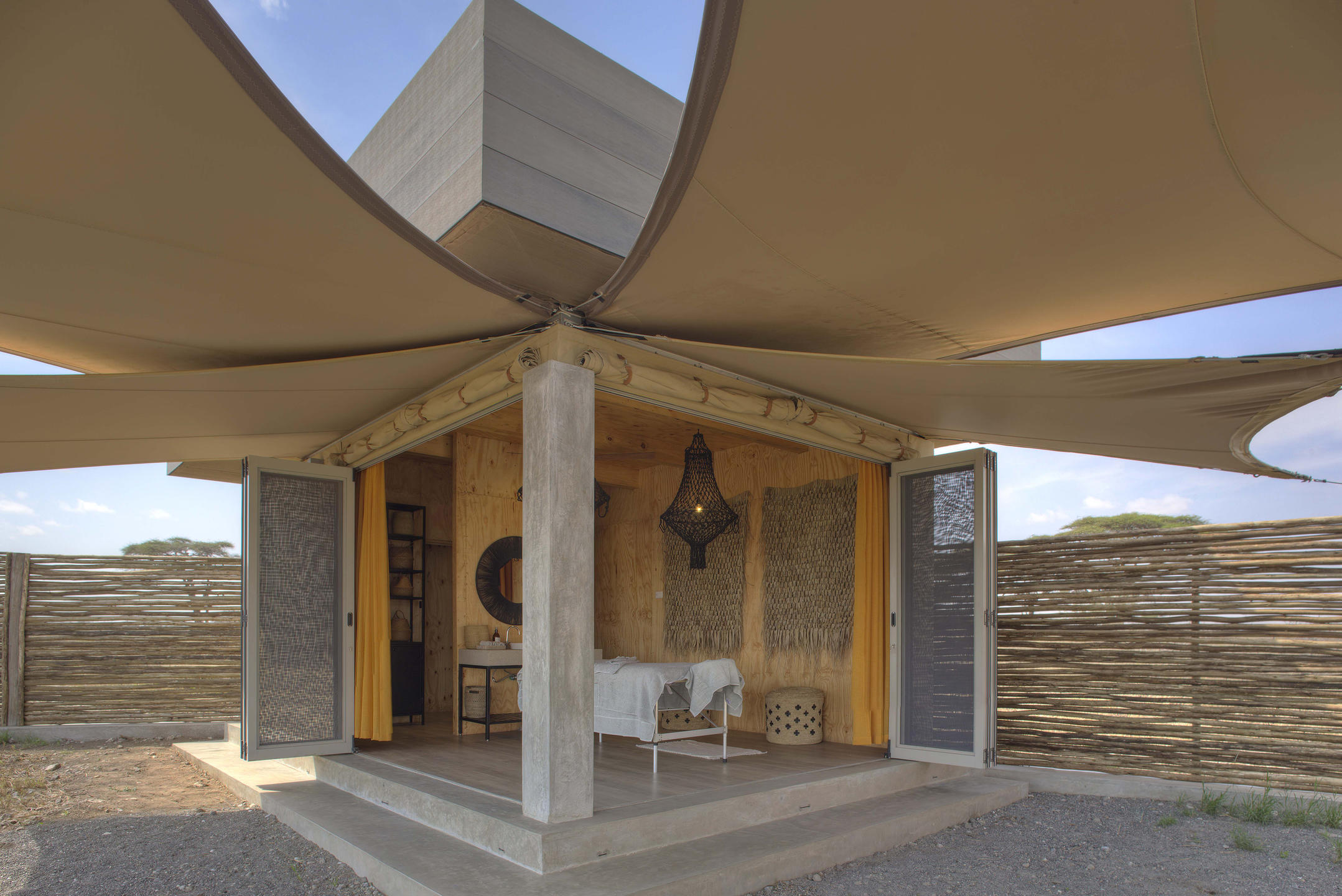 NAMIRI PLAINS CAMP