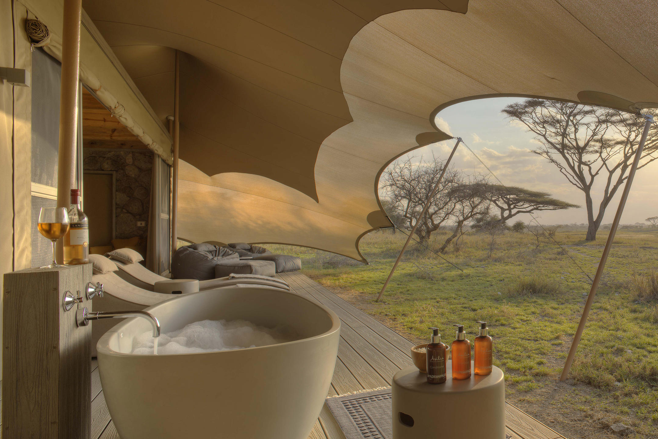 NAMIRI PLAINS CAMP