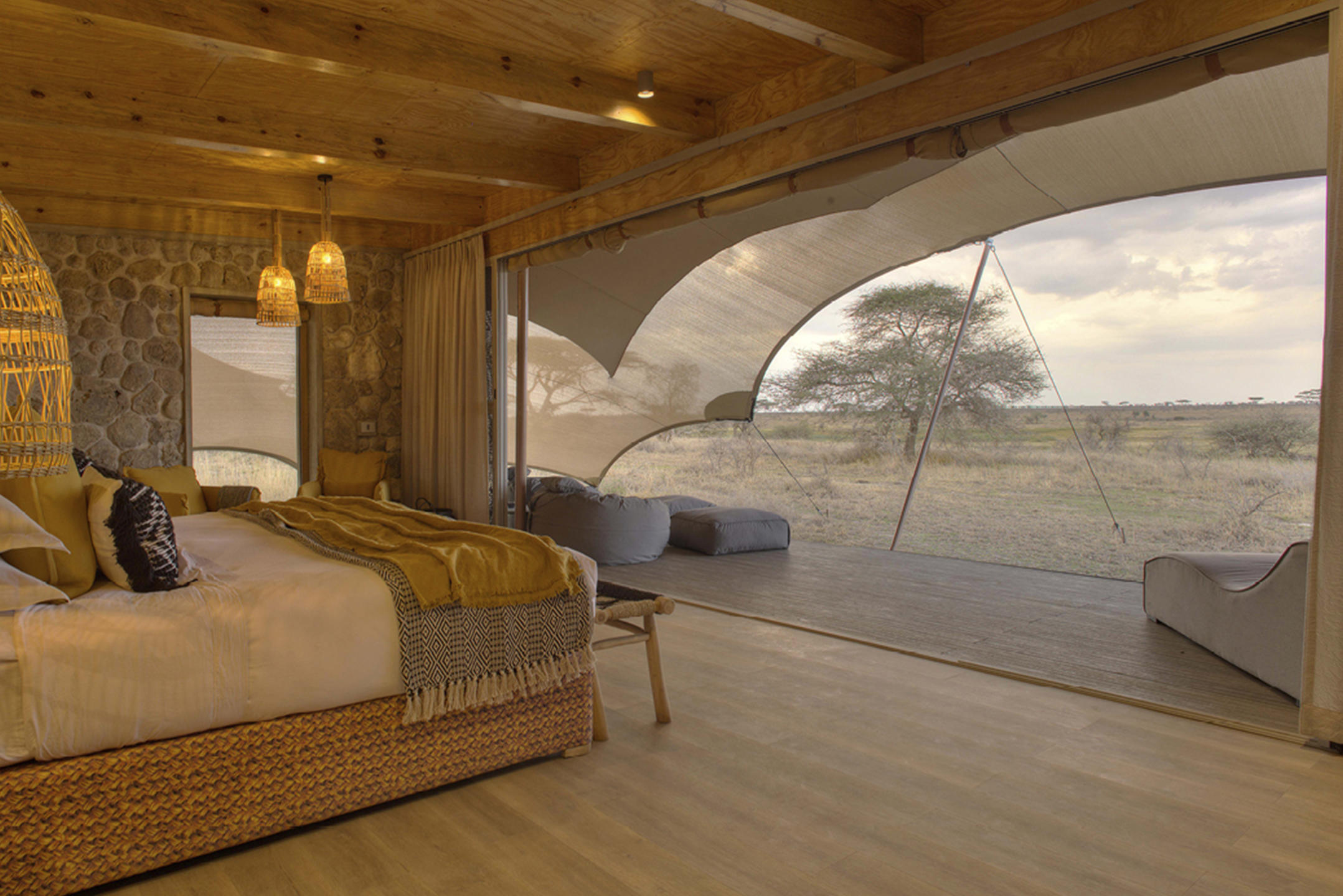 NAMIRI PLAINS CAMP