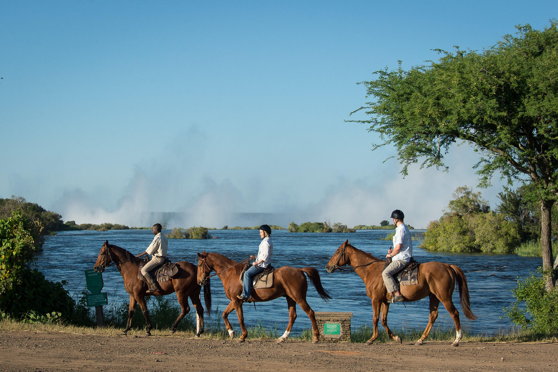 ROYAL CHUNDU RIVER LODGE
