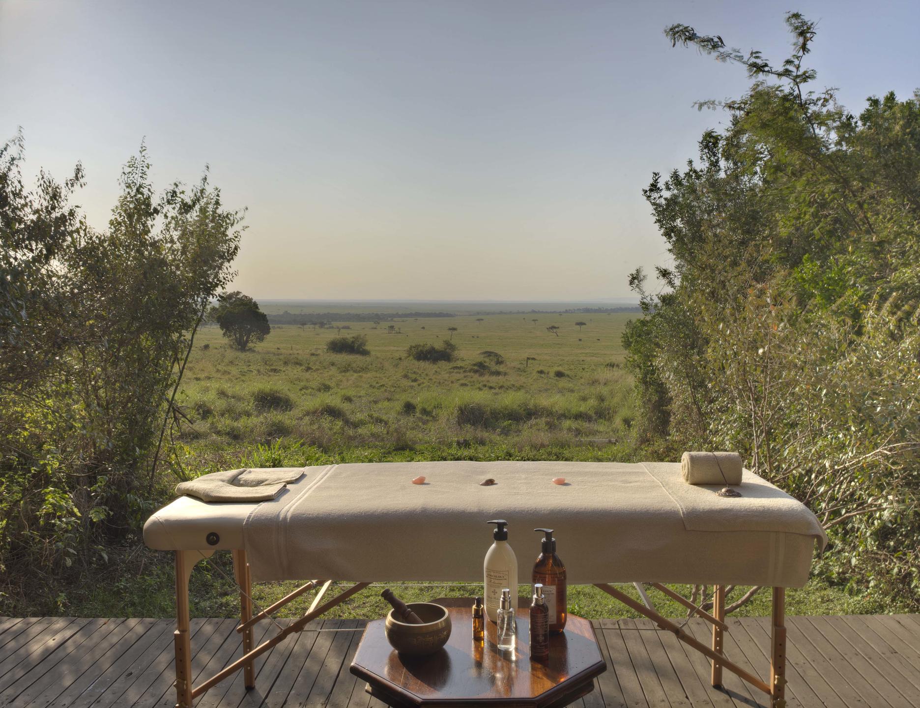 BATELEUR CAMP
