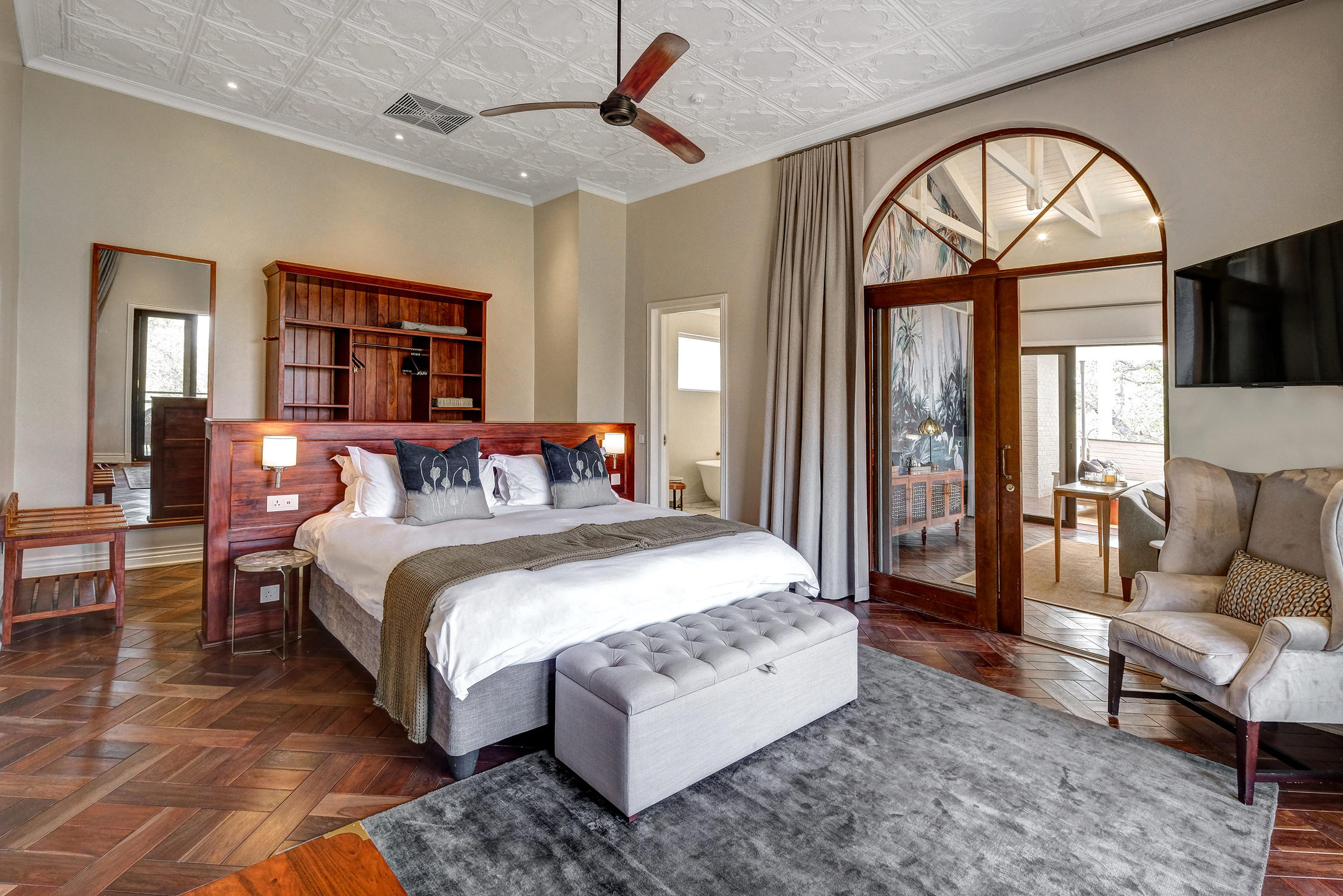 THE PALM RIVER HOTEL