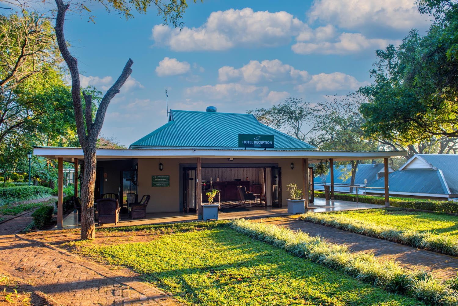 PERRY’S BRIDGE HOLLOW BOUTIQUE HOTEL