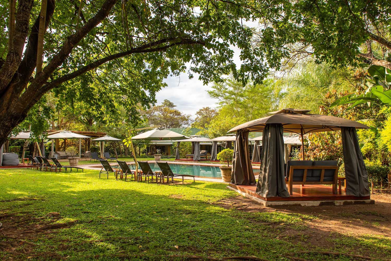 PERRY’S BRIDGE HOLLOW BOUTIQUE HOTEL