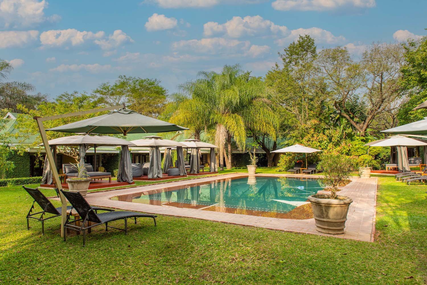 PERRY’S BRIDGE HOLLOW BOUTIQUE HOTEL