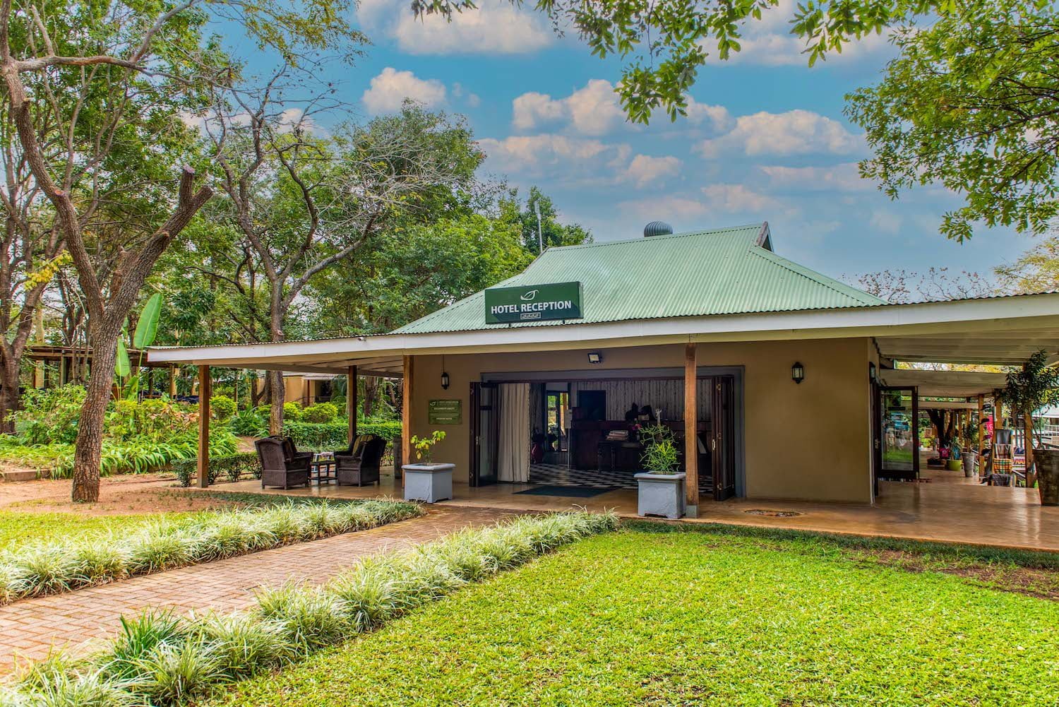 PERRY’S BRIDGE HOLLOW BOUTIQUE HOTEL