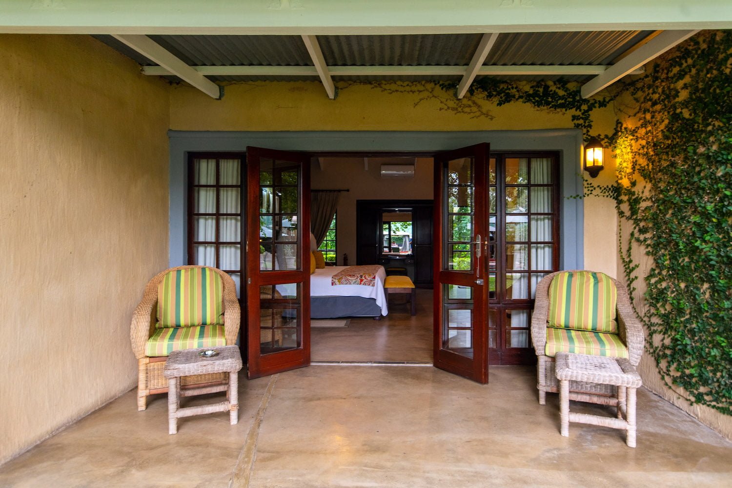 PERRY’S BRIDGE HOLLOW BOUTIQUE HOTEL