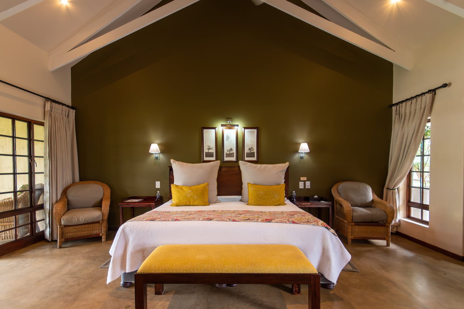 PERRY’S BRIDGE HOLLOW BOUTIQUE HOTEL