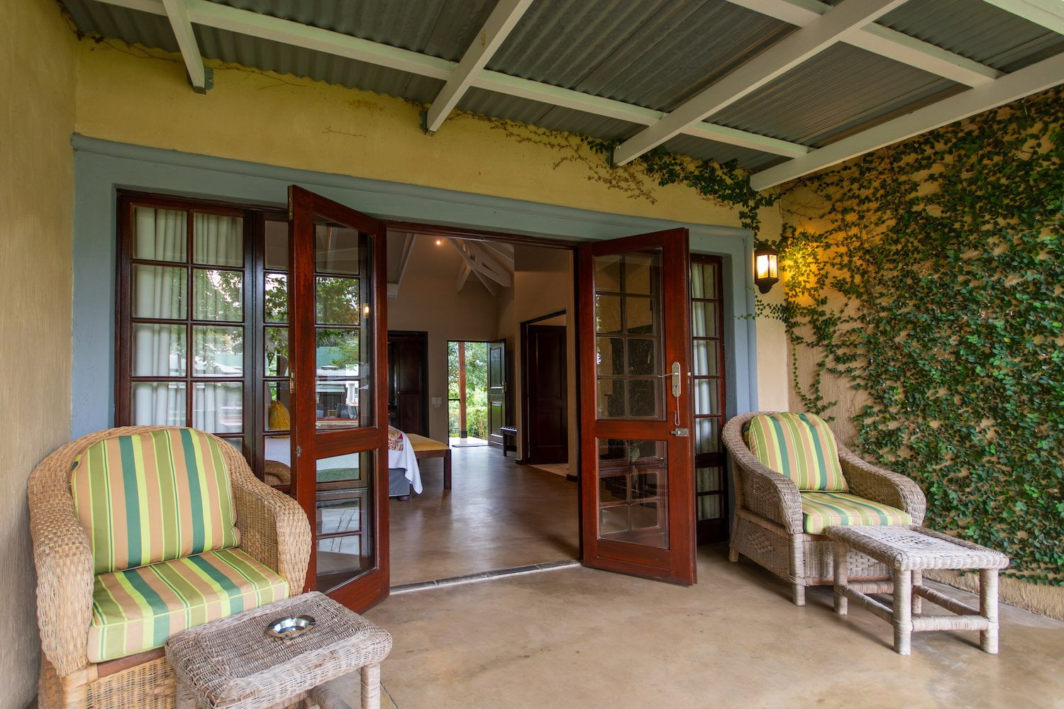PERRY’S BRIDGE HOLLOW BOUTIQUE HOTEL