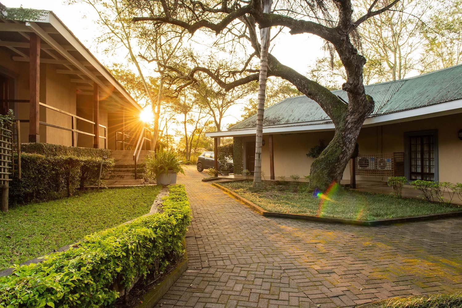 PERRY’S BRIDGE HOLLOW BOUTIQUE HOTEL