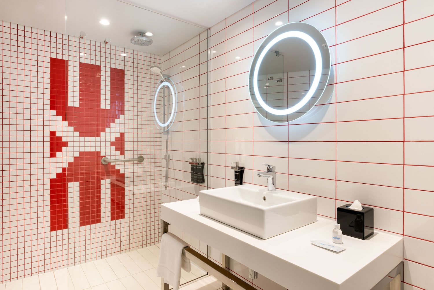 RADISSON RED