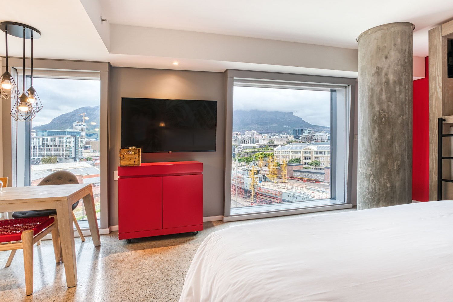 RADISSON RED