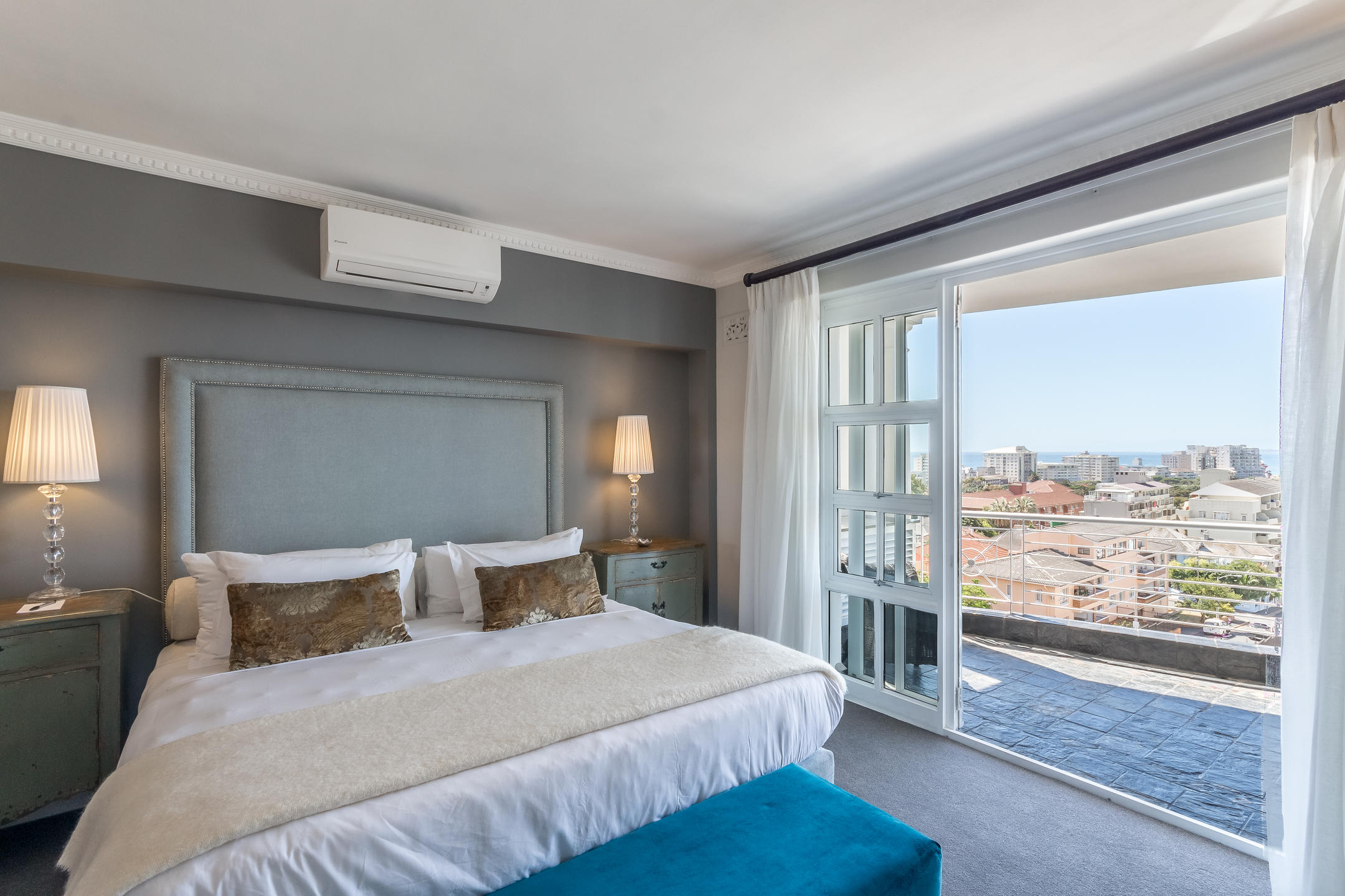 READ MORE ABOUT ROMNEY PARK LUXURY APARTMENTS