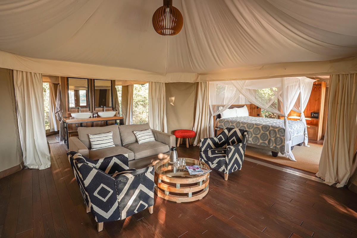 READ MORE ABOUT CHIKUNTO SAFARI LODGE