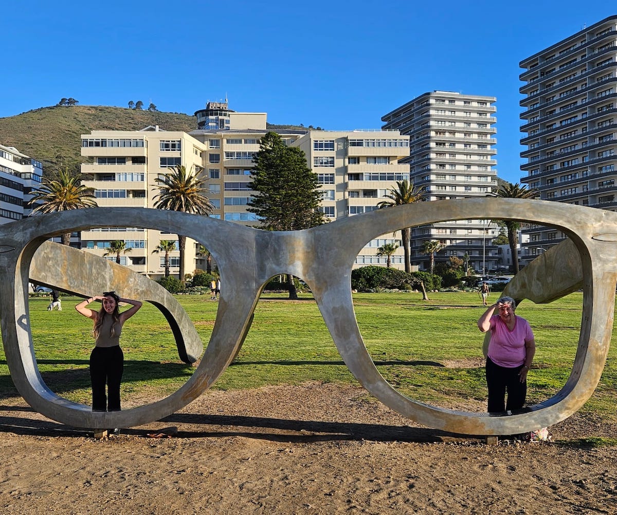We often meet our clients in Cape Town: Sarah met up with Jana on the Sea Point Promenade
